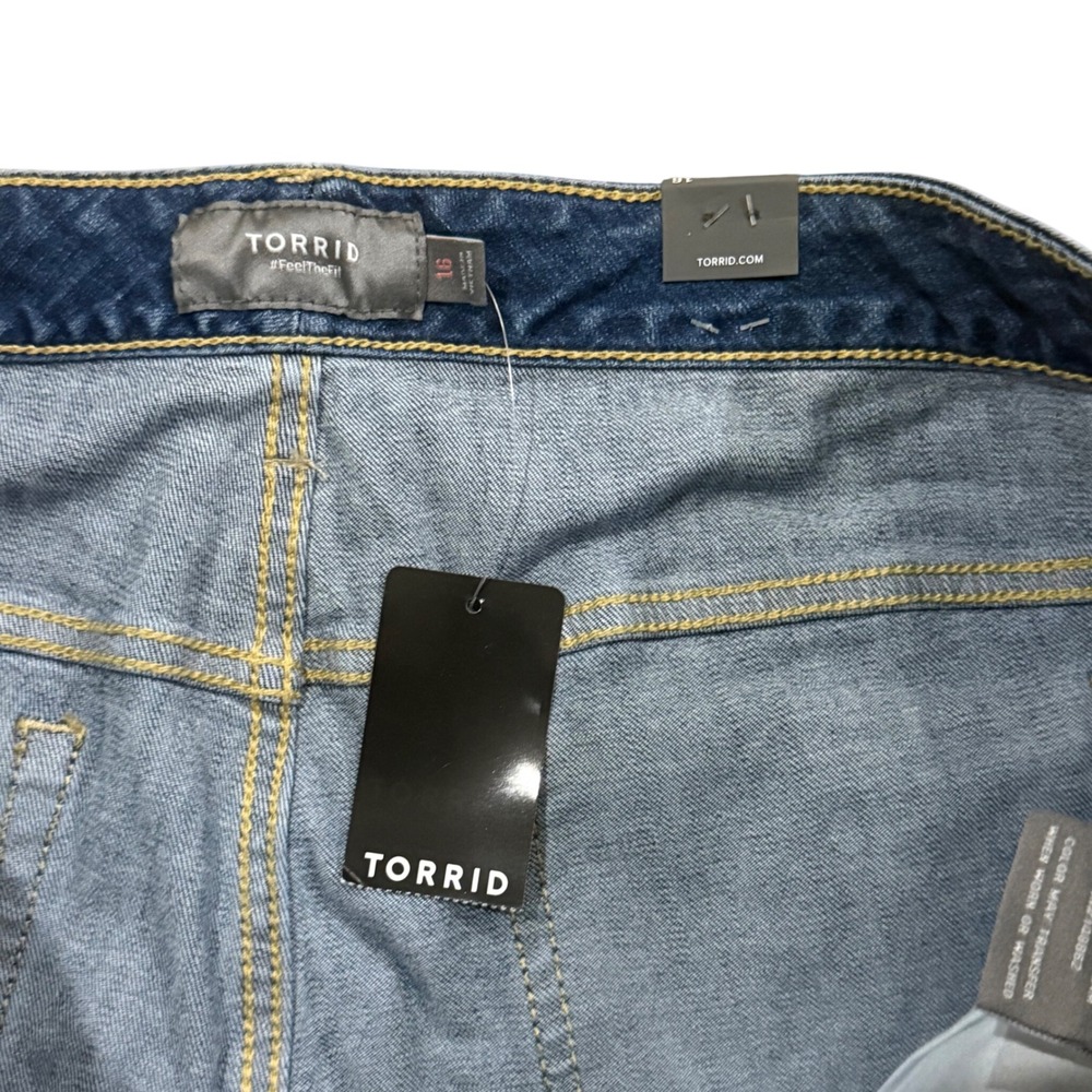 Torrid Womens Plus Size 16 Denim Bermuda Shorts Mid Wash Blue Stretch NWT - Picture 2 of 3